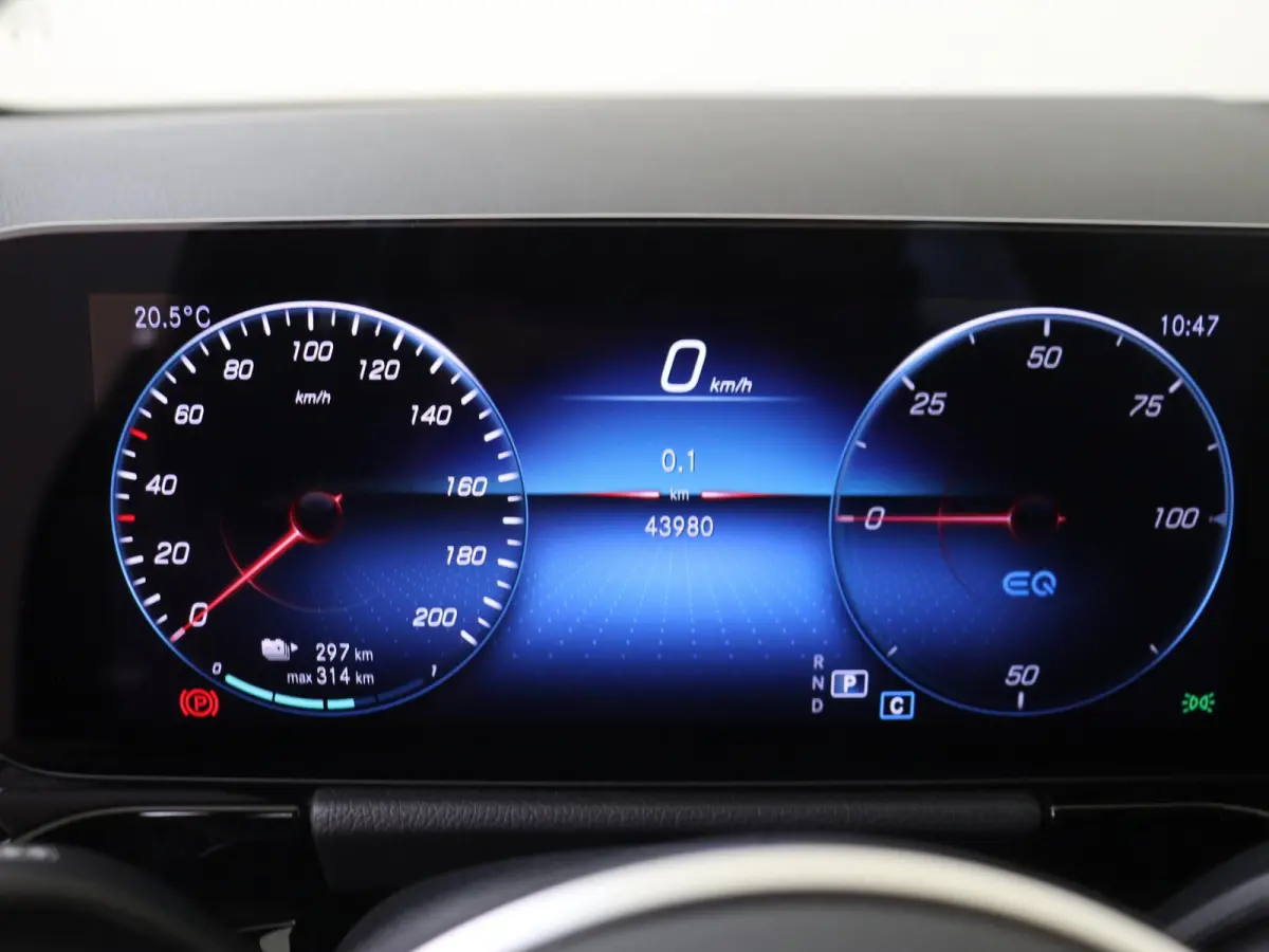 250 Luxury Line 67 kWh / DISTRONIC/ Sfeerverlichting/ El. Trekhaak