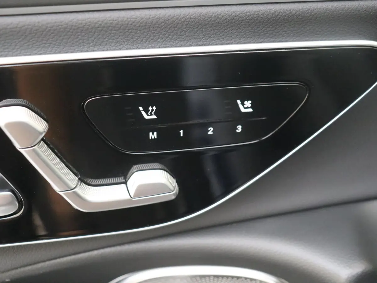 300 e Sport Edition / Panoramadak/ SUPERSCREEN/ Night/ 20 inch/ Burmester 4D/