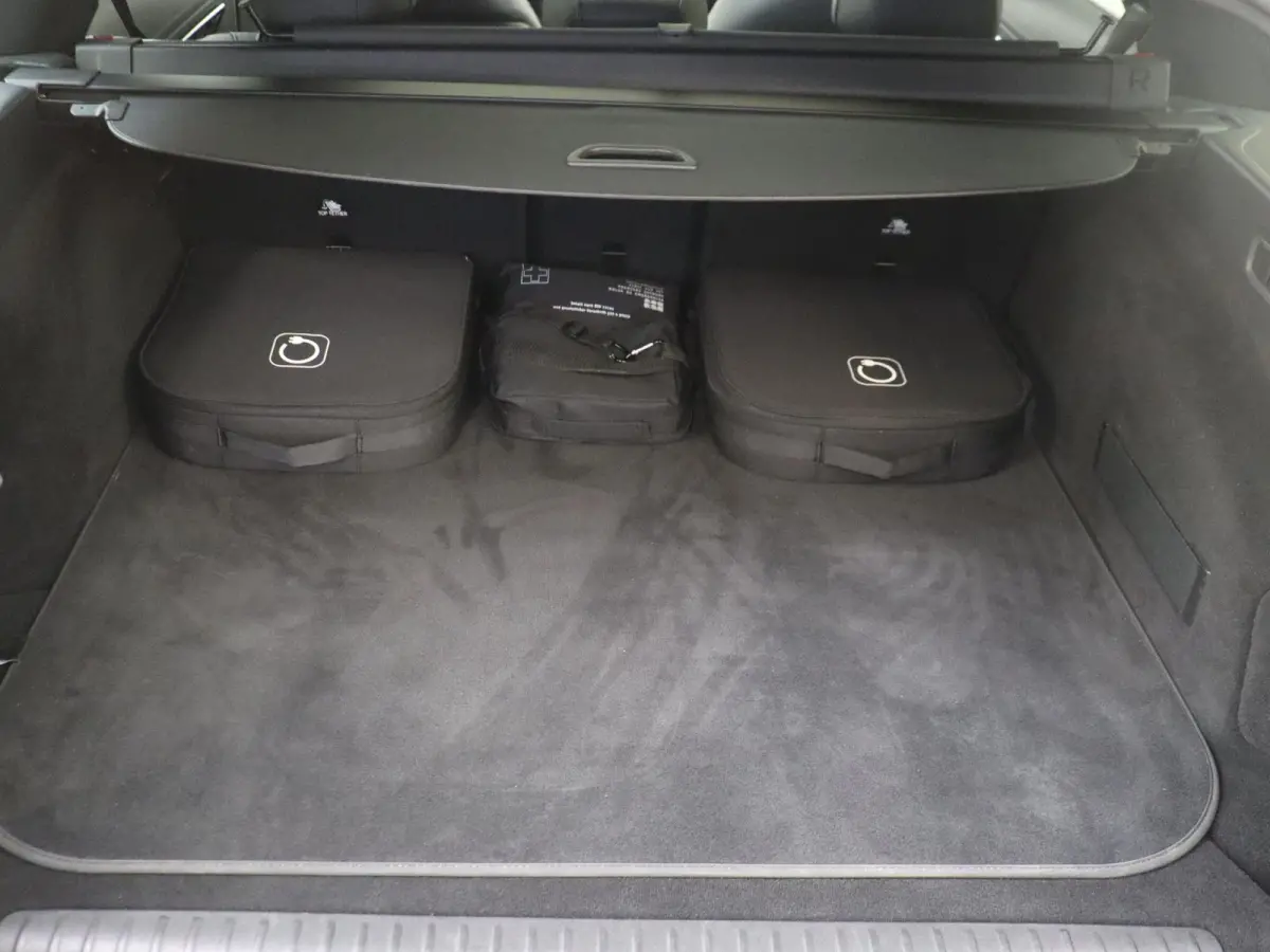 300 e Sport Edition / Panoramadak/ SUPERSCREEN/ Night/ 20 inch/ Burmester 4D/