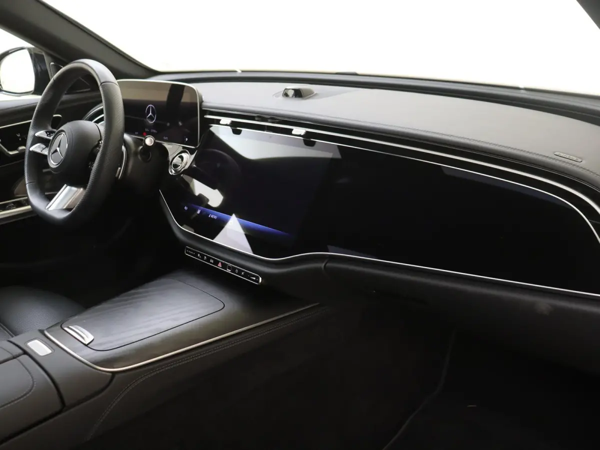 300 e Sport Edition / Panoramadak/ SUPERSCREEN/ Night/ 20 inch/ Burmester 4D/