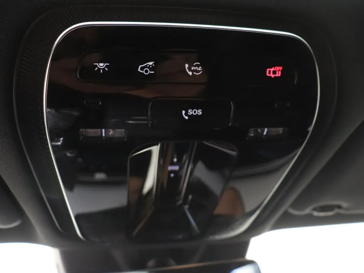 300 e Sport Edition / Panoramadak/ SUPERSCREEN/ Night/ 20 inch/ Burmester 4D/