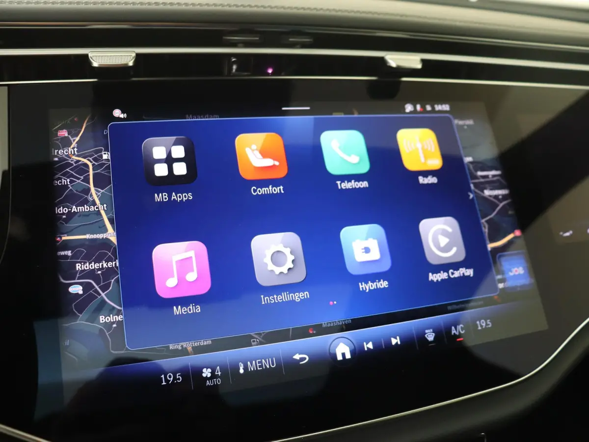 300 e Sport Edition / Panoramadak/ SUPERSCREEN/ Night/ 20 inch/ Burmester 4D/