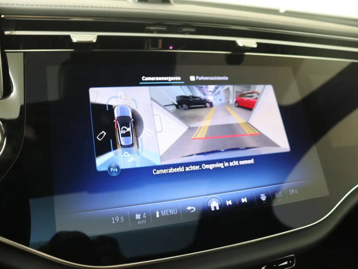 300 e Sport Edition / Panoramadak/ SUPERSCREEN/ Night/ 20 inch/ Burmester 4D/