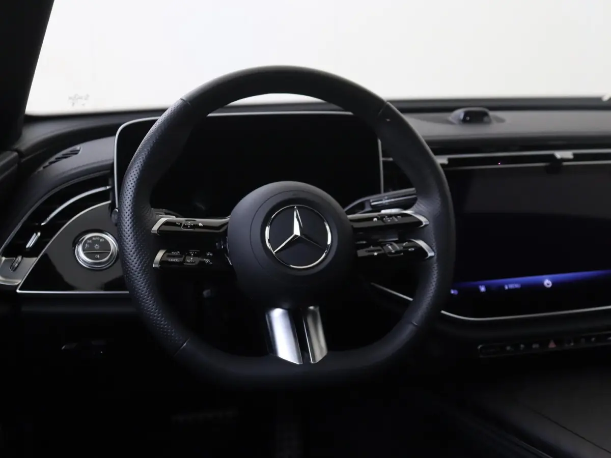 300 e Sport Edition / Panoramadak/ SUPERSCREEN/ Night/ 20 inch/ Burmester 4D/