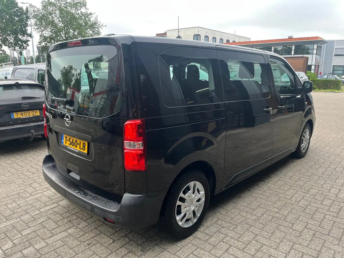 Electric L2 50 kWh | 9- Persoons | Navi by app | | 2 zitplaatsen rechtsvoor | Achterklep met ruit | Achterruitwisser