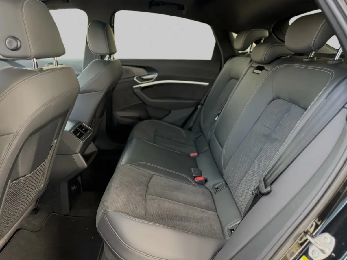 50 quattro S-Line edition (NL-auto, Panorama, StoelV, Carplay, Camera, PDC, Etc)