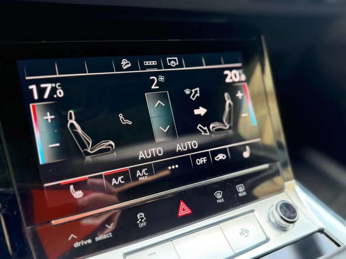 50 quattro S-Line edition (NL-auto, Panorama, StoelV, Carplay, Camera, PDC, Etc)