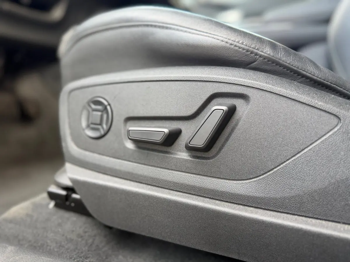 50 quattro S-Line edition (NL-auto, Panorama, StoelV, Carplay, Camera, PDC, Etc)
