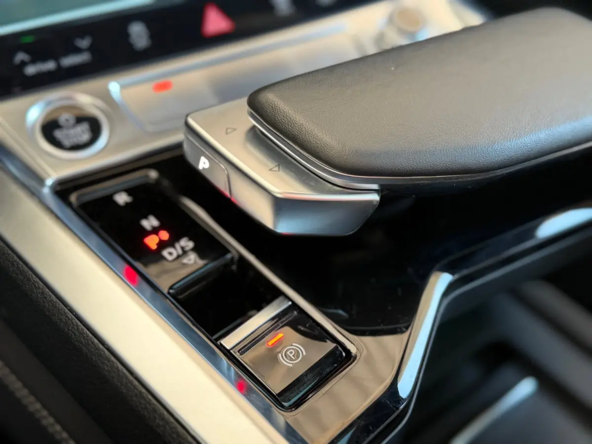 50 quattro S-Line edition (NL-auto, Panorama, StoelV, Carplay, Camera, PDC, Etc)