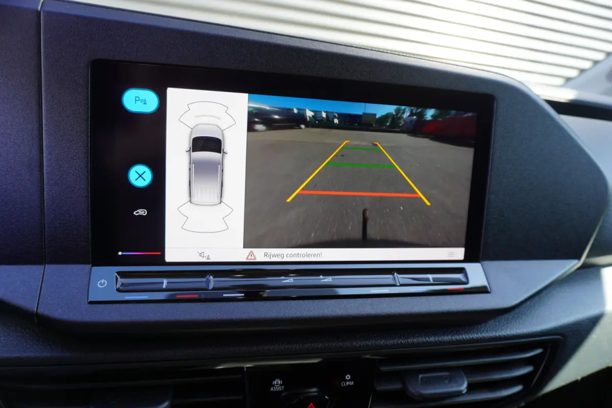 122pk Navigatie Trekhaak Camera Parkeersensoren Cruise control Apple Carplay