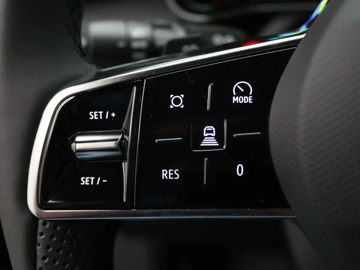 comfort range iconic cinq 52 kWh Apple Carplay/Android Auto | Climate