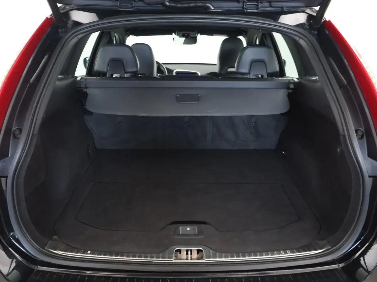 2.0 T5 245 PK R-DESIGN + LEDER | PANORAMA | AFN. TREKHAAK | 20 INCH LMV | CAMERA | STOEL/STUURVERW.