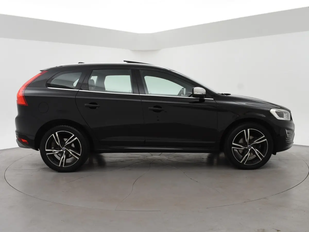 2.0 T5 245 PK R-DESIGN + LEDER | PANORAMA | AFN. TREKHAAK | 20 INCH LMV | CAMERA | STOEL/STUURVERW.