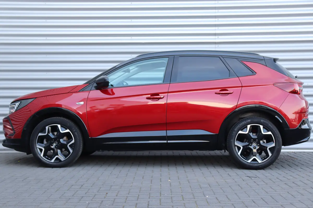 1.2 TURBO 130PK LEVEL 4 ULTIMATE AUTOMAAT / NAVI / LEDER / CLIMA / LED / PDC / AGR / 19" LMV / BLUETOOTH / CRUISECONTROL / 1E EIGENAAR / NIEUWSTAAT !!