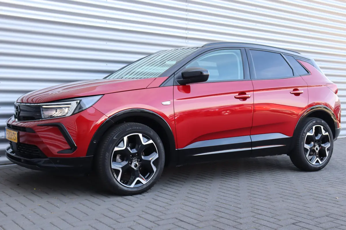 1.2 TURBO 130PK LEVEL 4 ULTIMATE AUTOMAAT / NAVI / LEDER / CLIMA / LED / PDC / AGR / 19" LMV / BLUETOOTH / CRUISECONTROL / 1E EIGENAAR / NIEUWSTAAT !!
