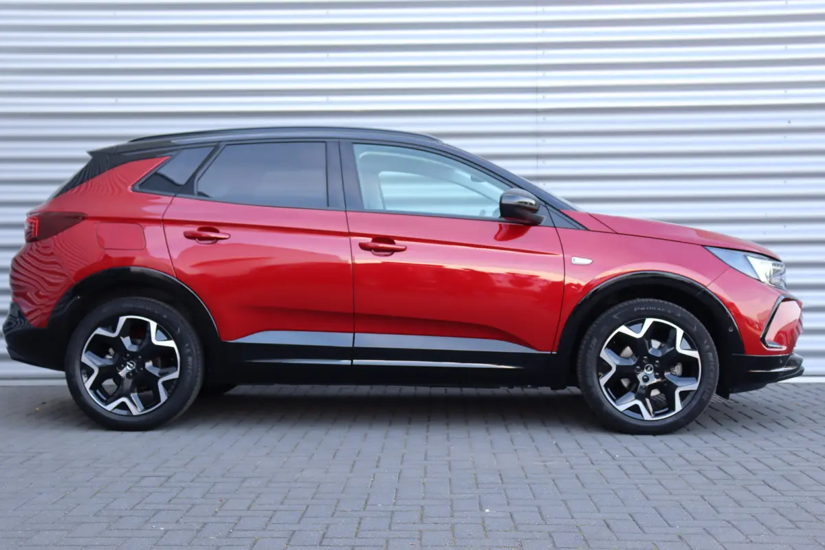 1.2 TURBO 130PK LEVEL 4 ULTIMATE AUTOMAAT / NAVI / LEDER / CLIMA / LED / PDC / AGR / 19" LMV / BLUETOOTH / CRUISECONTROL / 1E EIGENAAR / NIEUWSTAAT !!