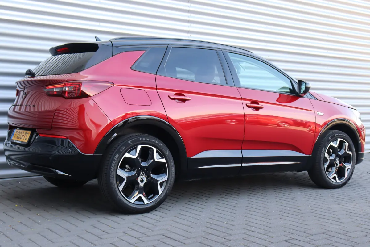 1.2 TURBO 130PK LEVEL 4 ULTIMATE AUTOMAAT / NAVI / LEDER / CLIMA / LED / PDC / AGR / 19" LMV / BLUETOOTH / CRUISECONTROL / 1E EIGENAAR / NIEUWSTAAT !!