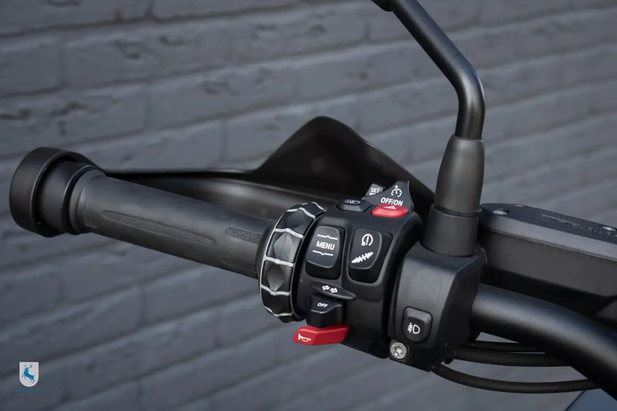 Dravit / Van Harten Design / Titanium Full Akrapovic