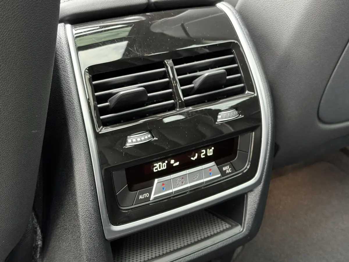 xDrive45e High Executive 398 PK | Carbon | Sky lounge | 4 wiel sturing | Trekhaak