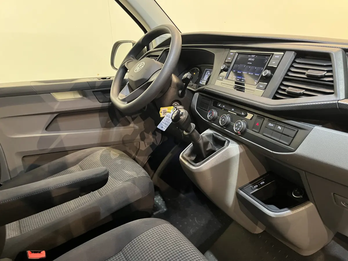 2.0 TDI L2H1 / Euro 6 / Schuifdeur L + R / Airco / CarPlay / Cruise Control  / Camera / Trekhaak / 3-Zits / 64.300 KM !!