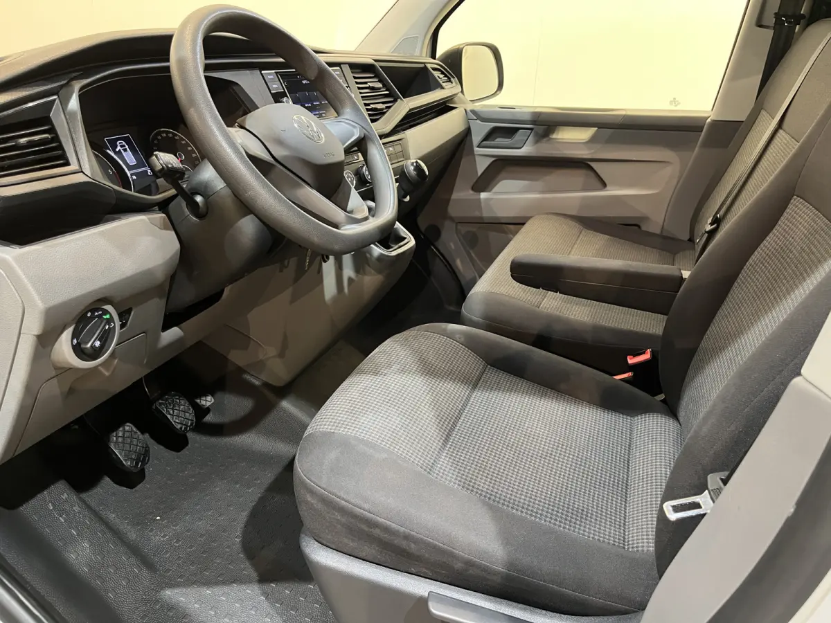 2.0 TDI L2H1 / Euro 6 / Schuifdeur L + R / Airco / CarPlay / Cruise Control  / Camera / Trekhaak / 3-Zits / 64.300 KM !!