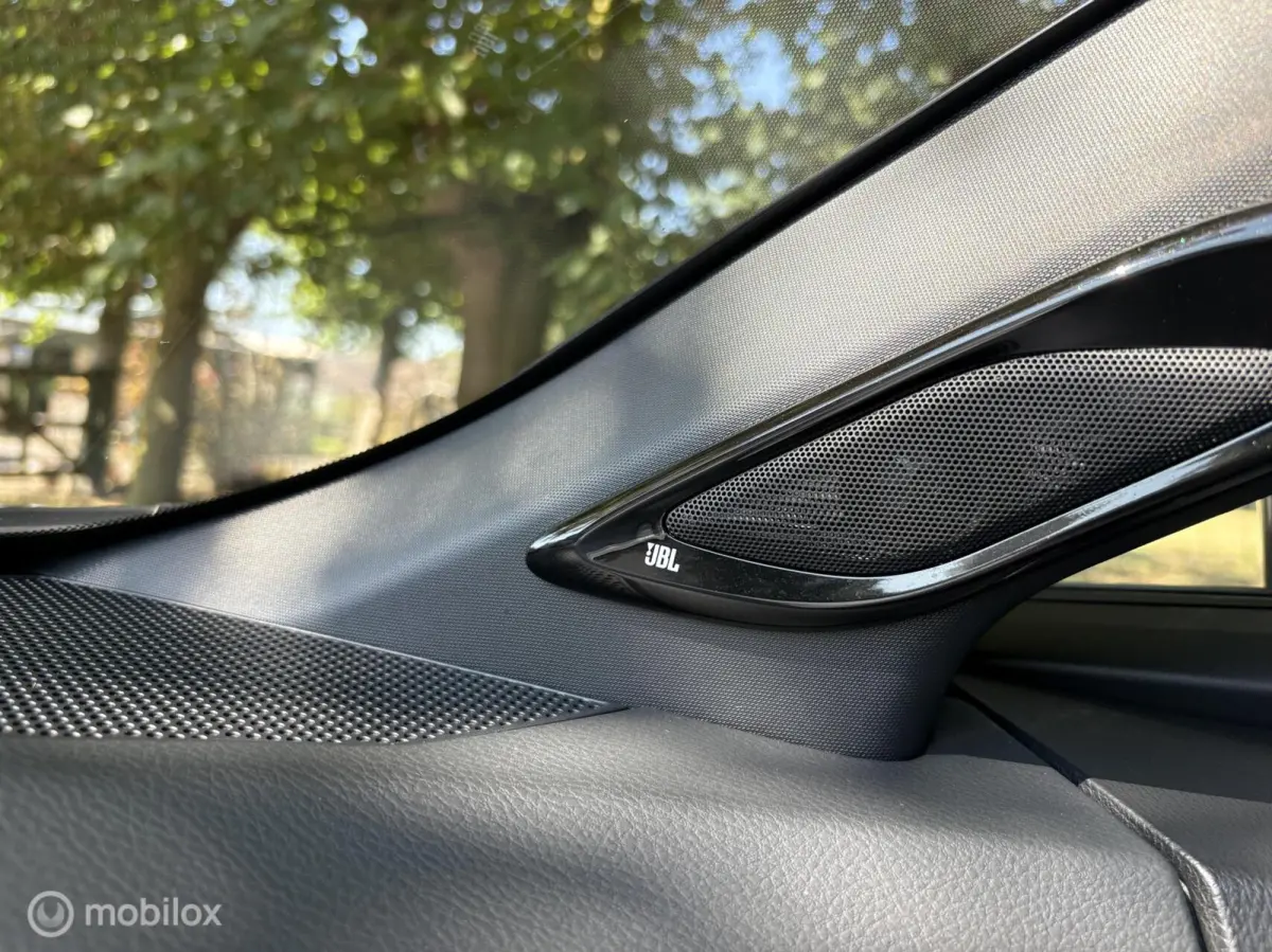 1.8 Hybrid Bi-Tone JBL Keyless all in rijklaar