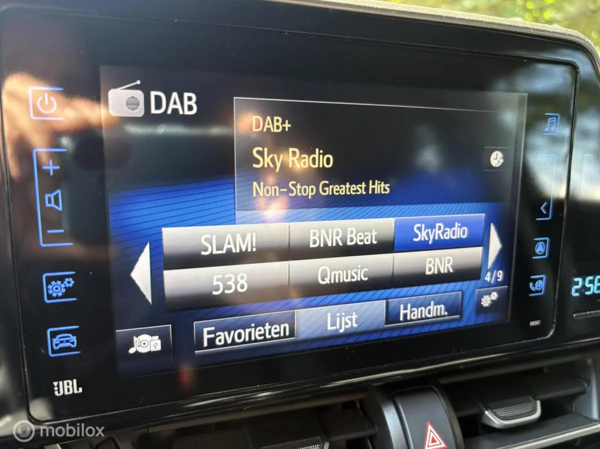 1.8 Hybrid Bi-Tone JBL Keyless all in rijklaar