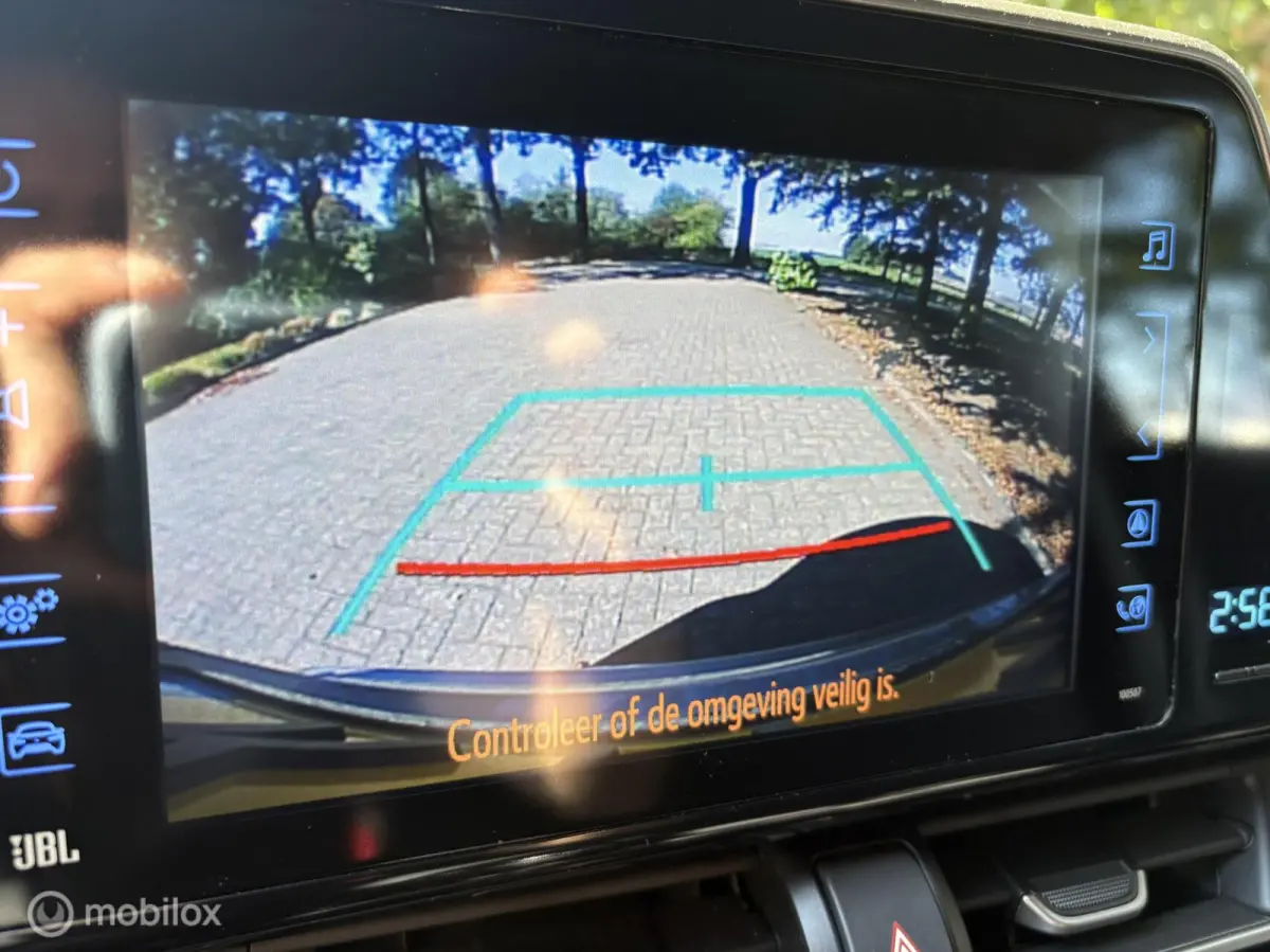 1.8 Hybrid Bi-Tone JBL Keyless all in rijklaar