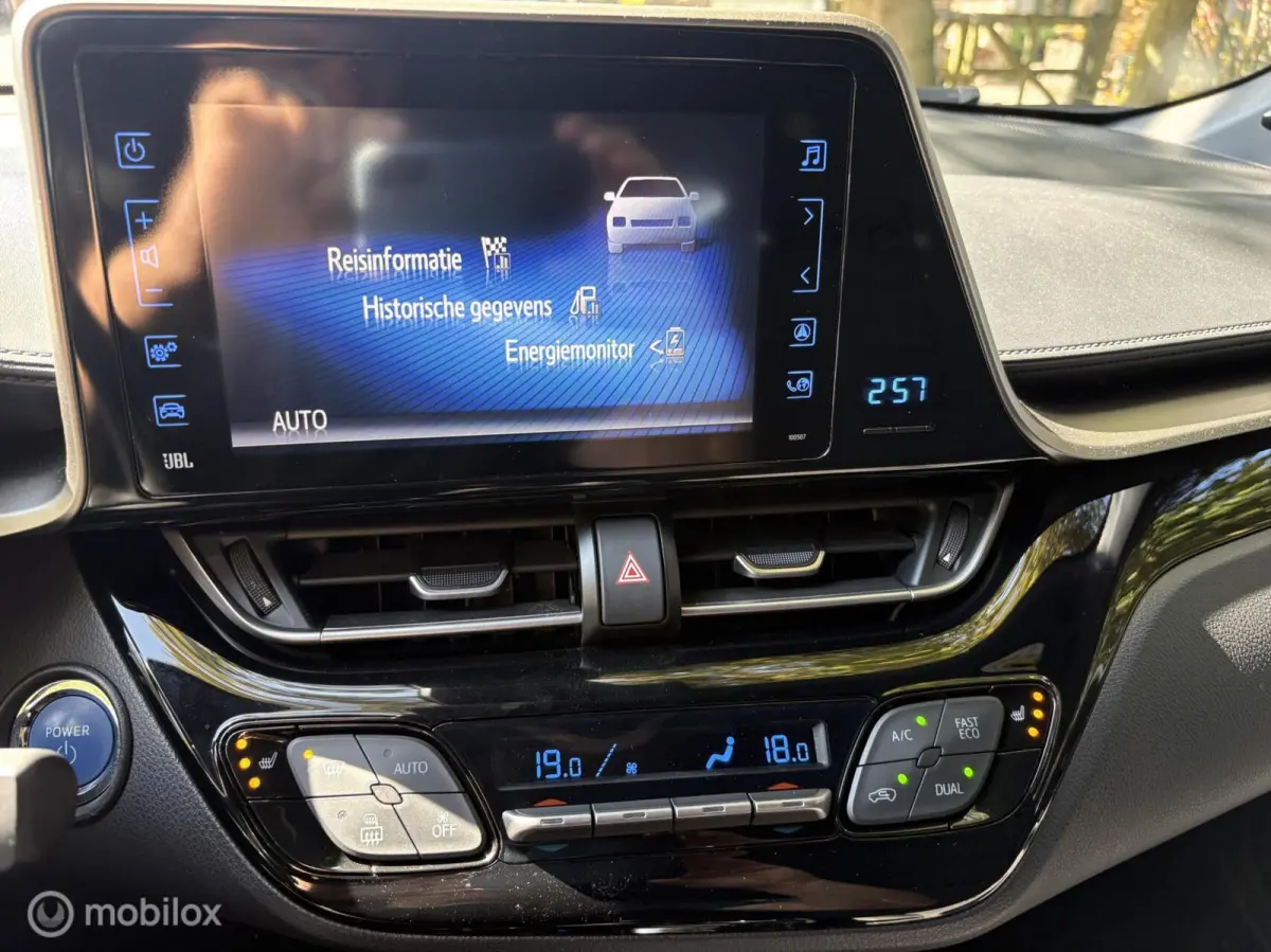 1.8 Hybrid Bi-Tone JBL Keyless all in rijklaar