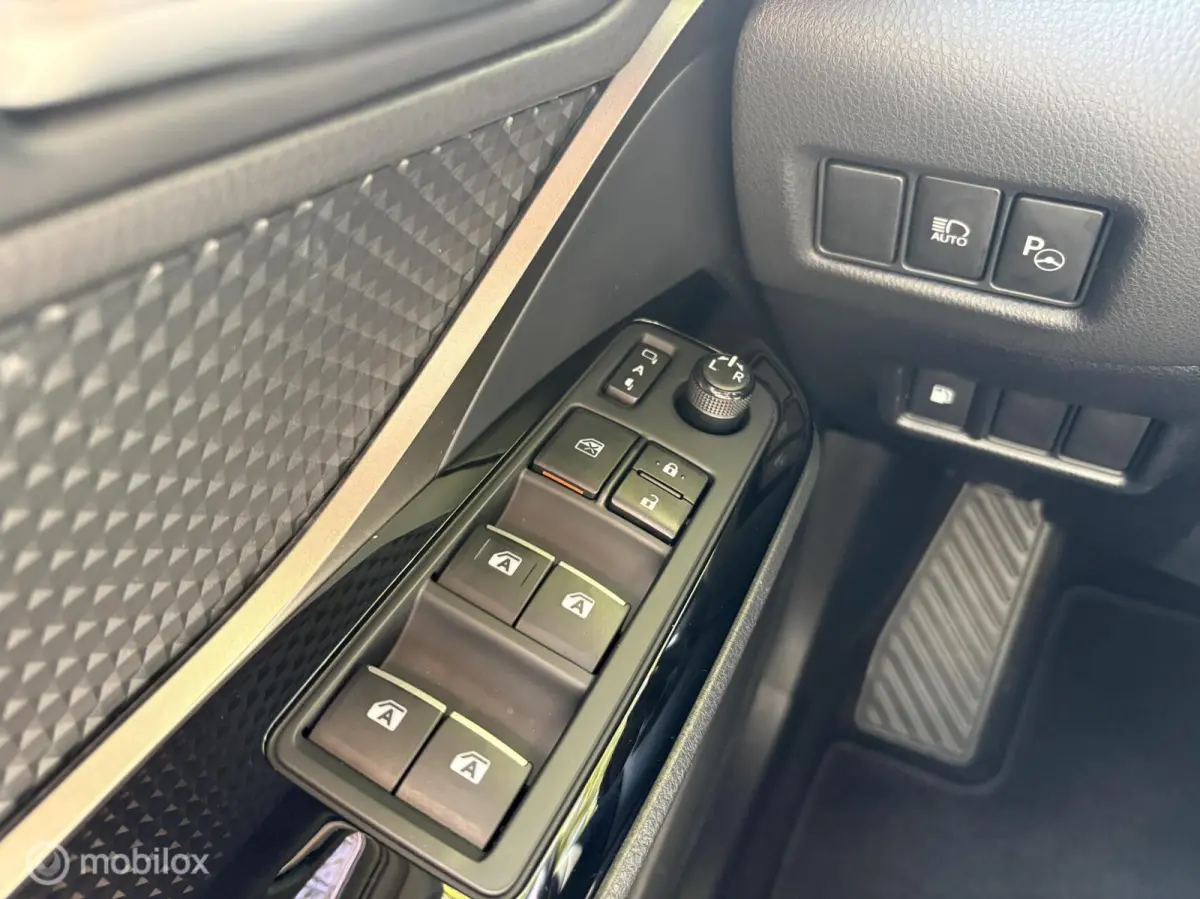 1.8 Hybrid Bi-Tone JBL Keyless all in rijklaar