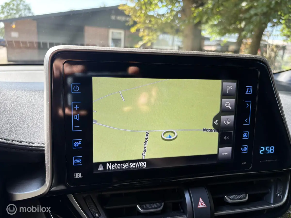 1.8 Hybrid Bi-Tone JBL Keyless all in rijklaar