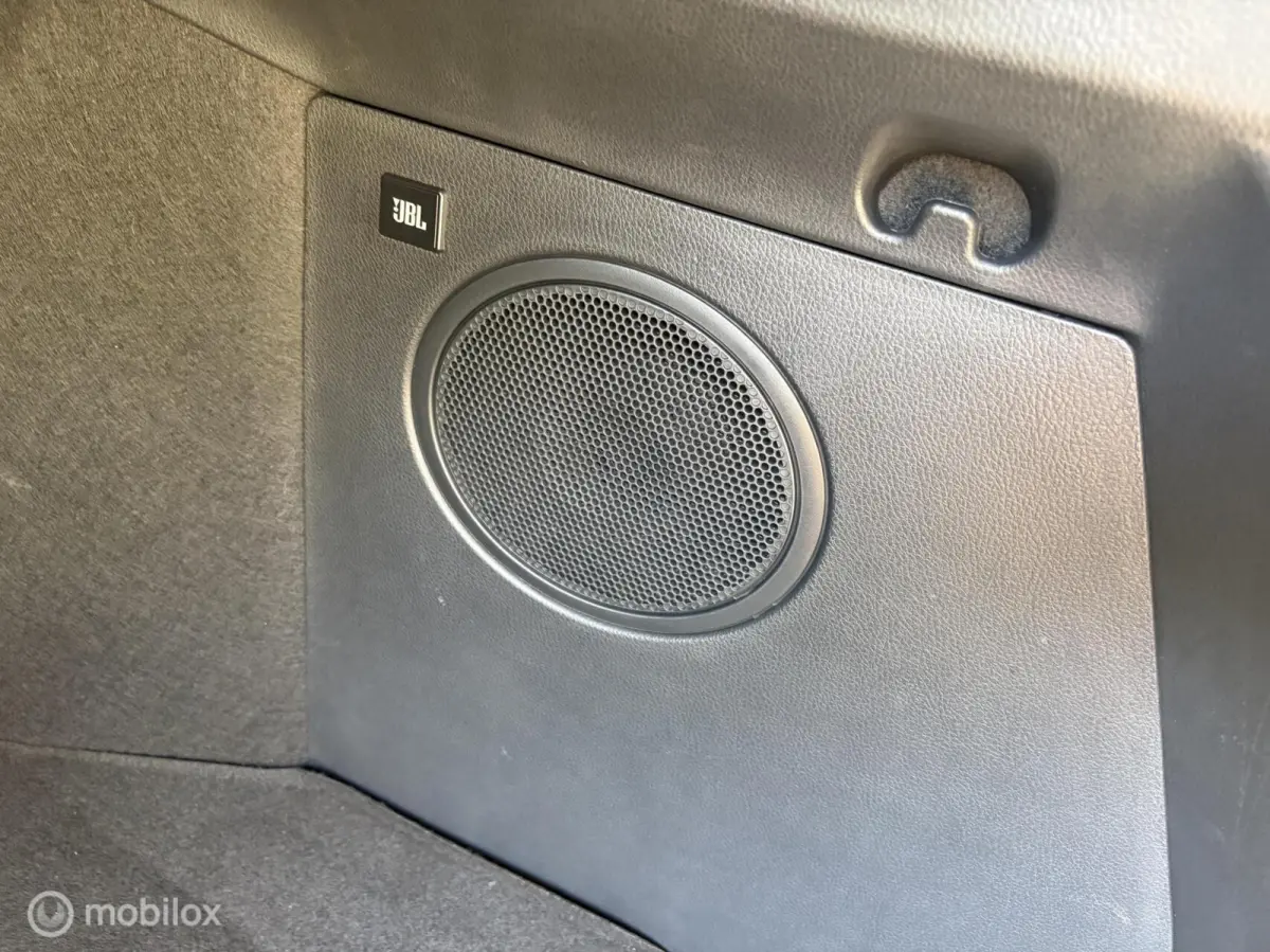 1.8 Hybrid Bi-Tone JBL Keyless all in rijklaar