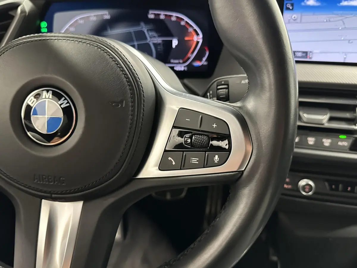 218i High Executive M Sport TREKHAAK CARPLAY NAVI ADAPTIEF CRUISE.