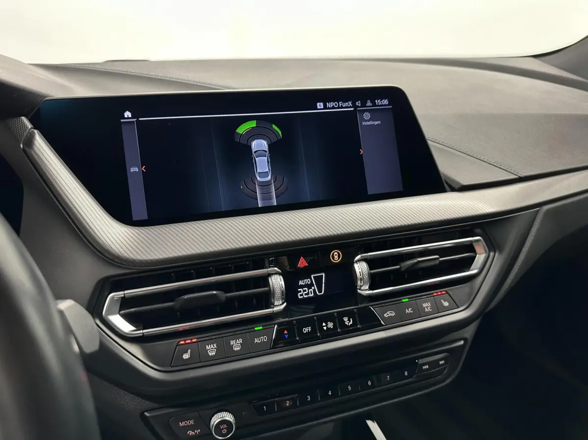 218i High Executive M Sport TREKHAAK CARPLAY NAVI ADAPTIEF CRUISE.