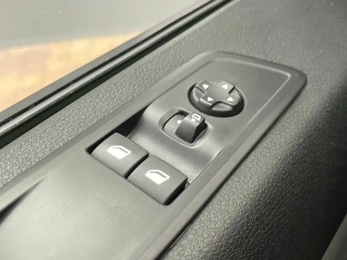 2.0 BlueHDI 145 S&S DC | Apple Carplay & Android Auto | Airco | Dubbele Cabine | | 2 zitplaatsen rechtsvoor | Achterdeuren met ruiten | Airco