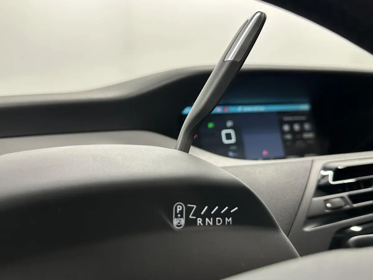 1.2 PureTech Shine CAMERA CARPLAY ECC CRUISE LM 26000 KM.