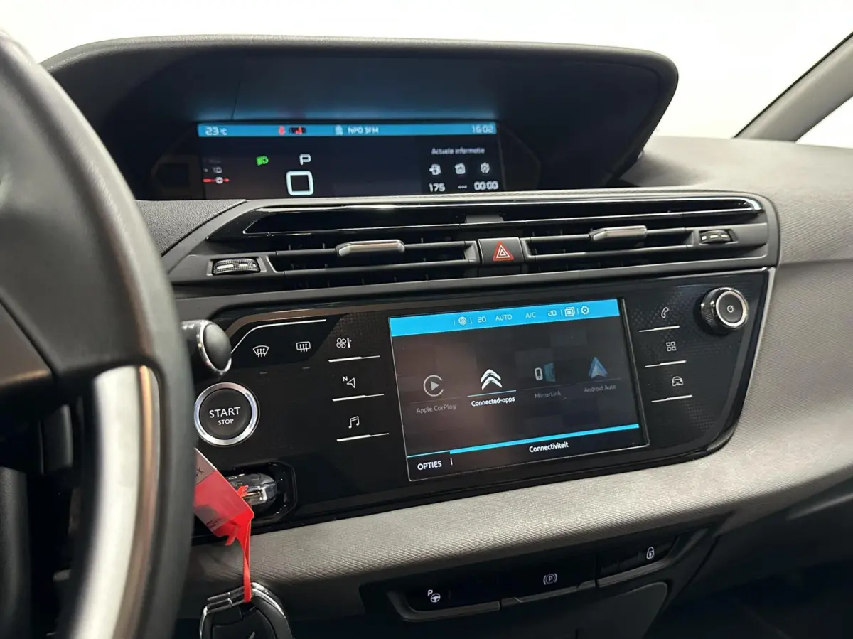 1.2 PureTech Shine CAMERA CARPLAY ECC CRUISE LM 26000 KM.