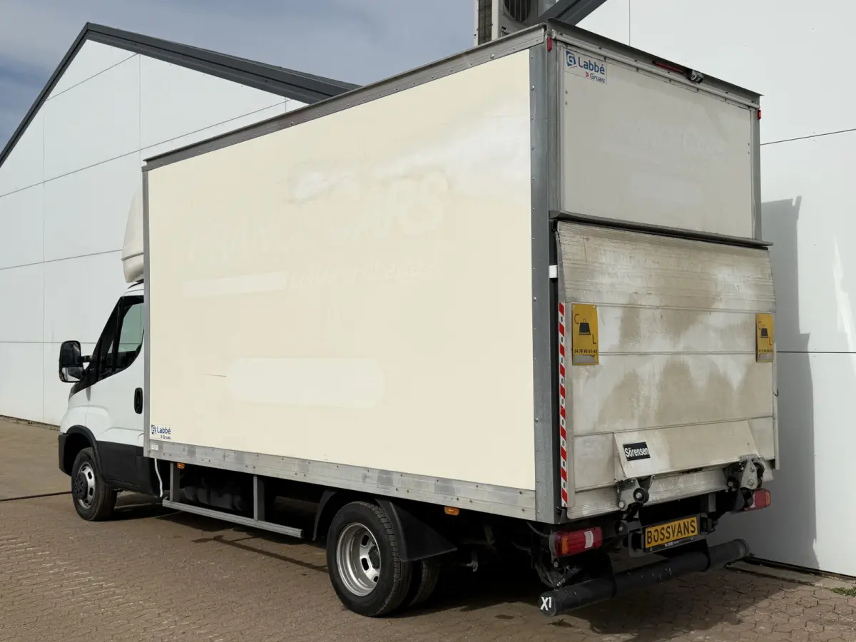 35C16 3.0 160PK Bakwagen Laadklep Zijdeur Camera Climate Control Bluetooth Luchtgeveerde stoel Meubelbak Koffer