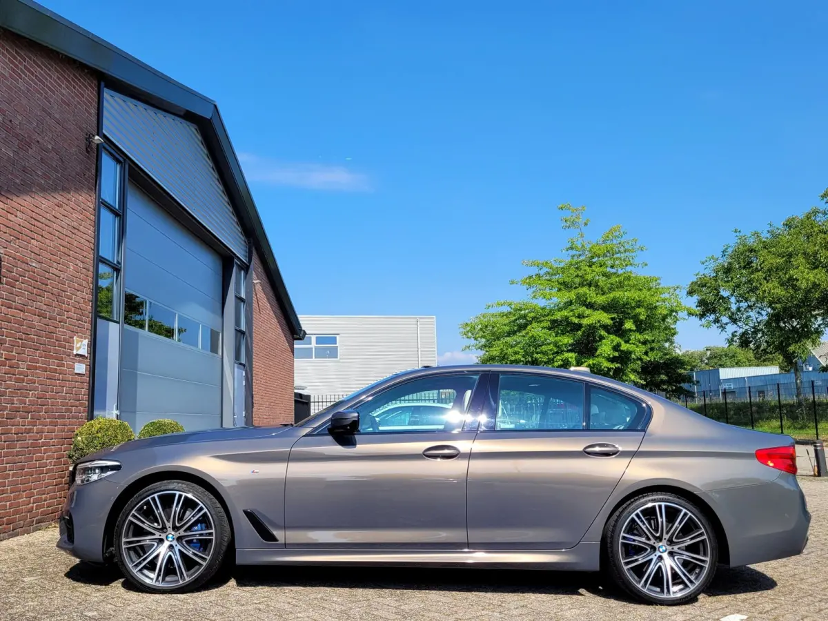 540i M-sport, Schuifdak, ACC, Trekhaak, VOL! (1e Eig. NL NAP) - Alvit Grau