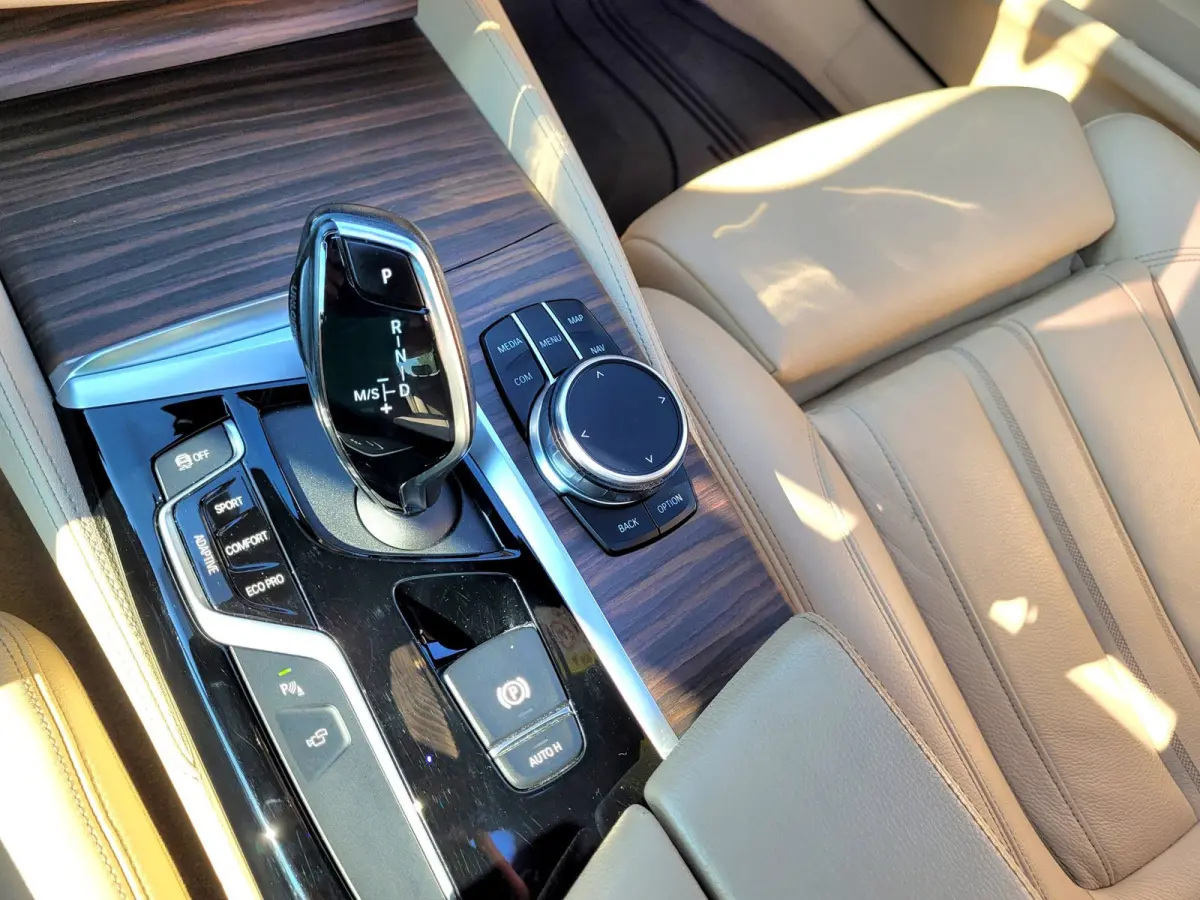 540i M-sport, Schuifdak, ACC, Trekhaak, VOL! (1e Eig. NL NAP) - Alvit Grau