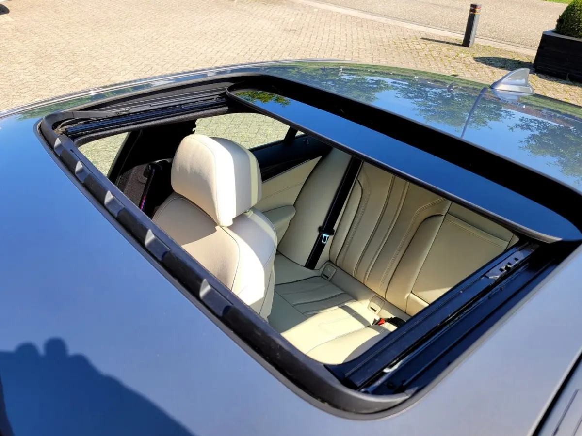 540i M-sport, Schuifdak, ACC, Trekhaak, VOL! (1e Eig. NL NAP) - Alvit Grau