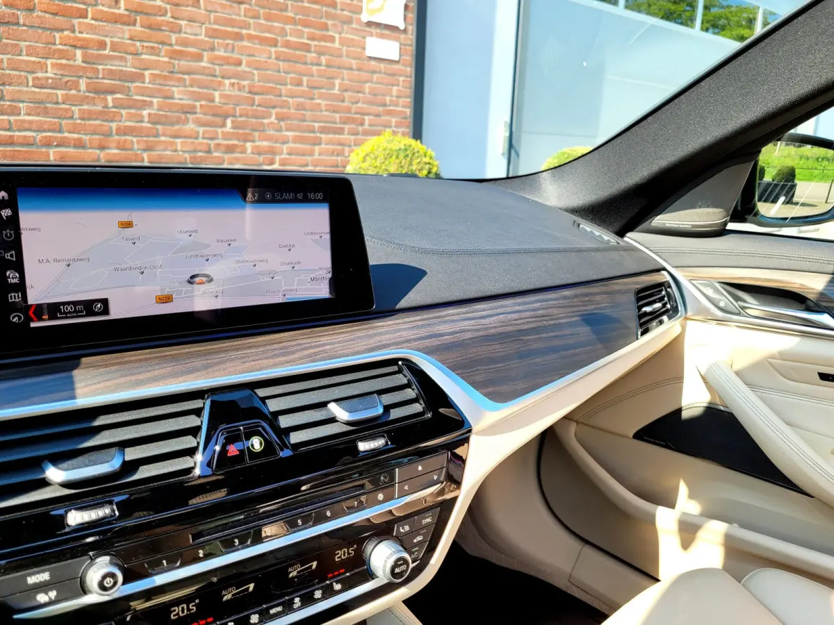 540i M-sport, Schuifdak, ACC, Trekhaak, VOL! (1e Eig. NL NAP) - Alvit Grau