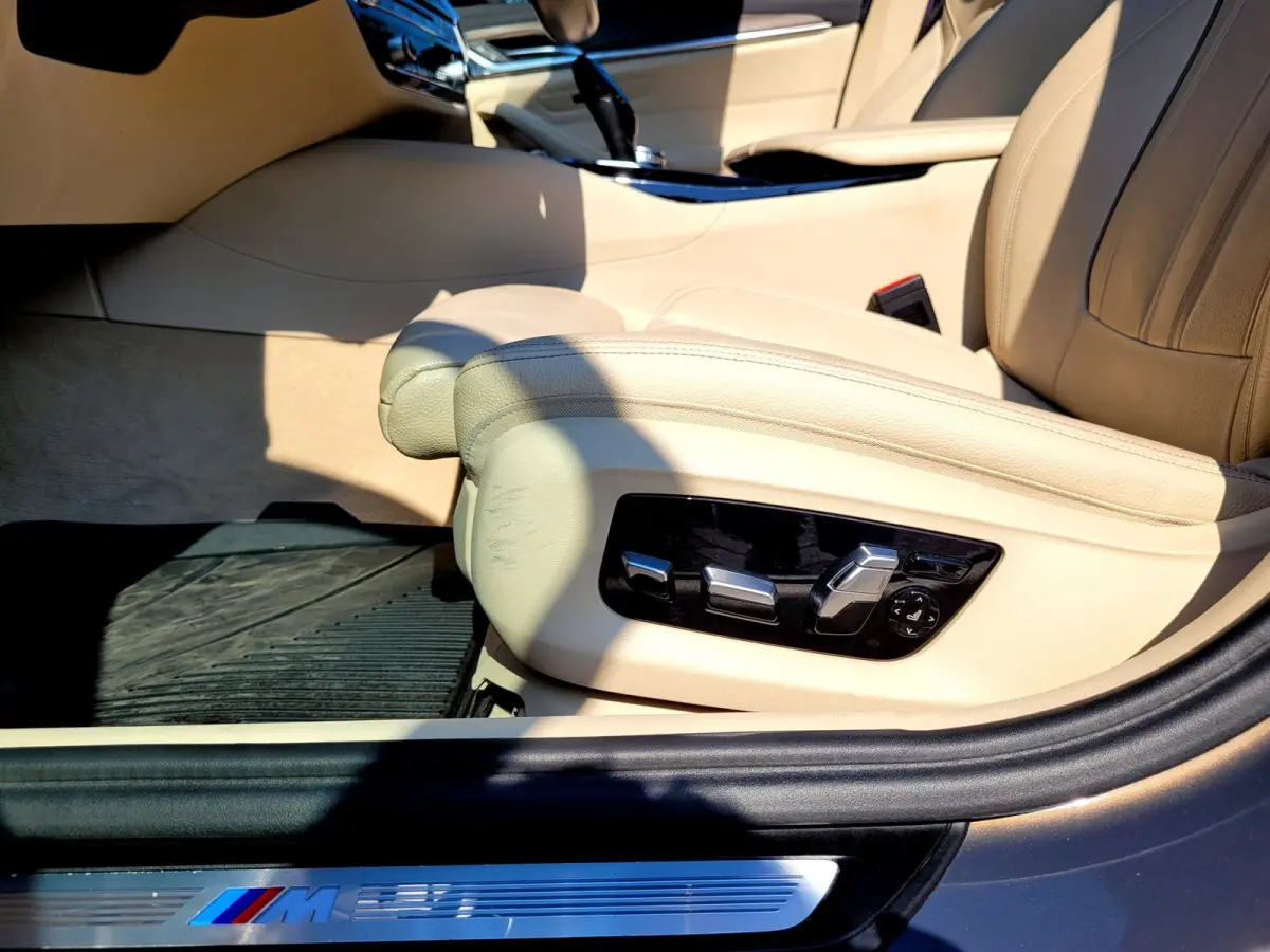 540i M-sport, Schuifdak, ACC, Trekhaak, VOL! (1e Eig. NL NAP) - Alvit Grau