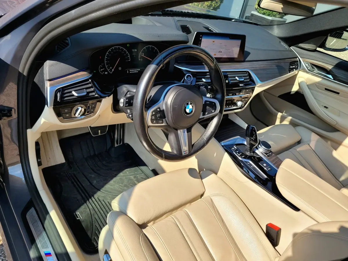 540i M-sport, Schuifdak, ACC, Trekhaak, VOL! (1e Eig. NL NAP) - Alvit Grau