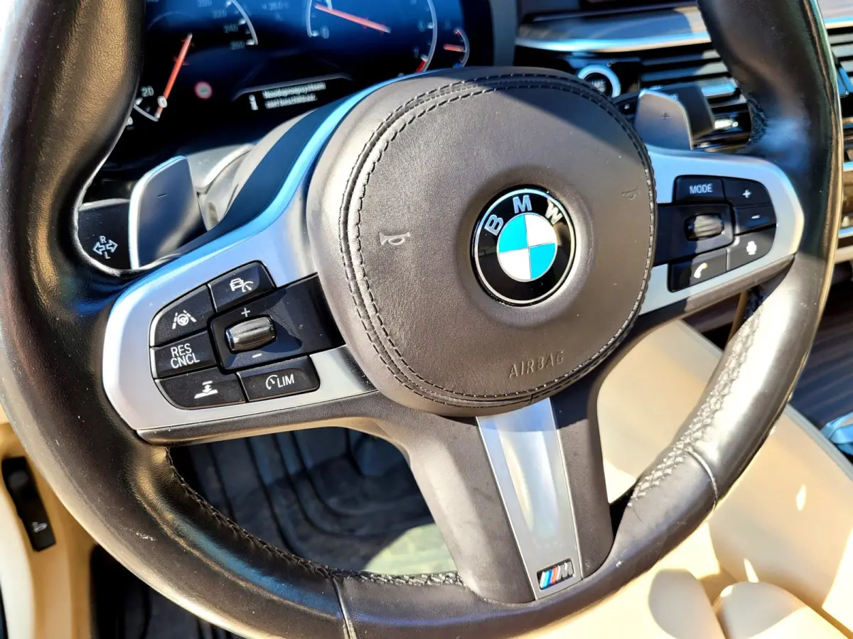 540i M-sport, Schuifdak, ACC, Trekhaak, VOL! (1e Eig. NL NAP) - Alvit Grau