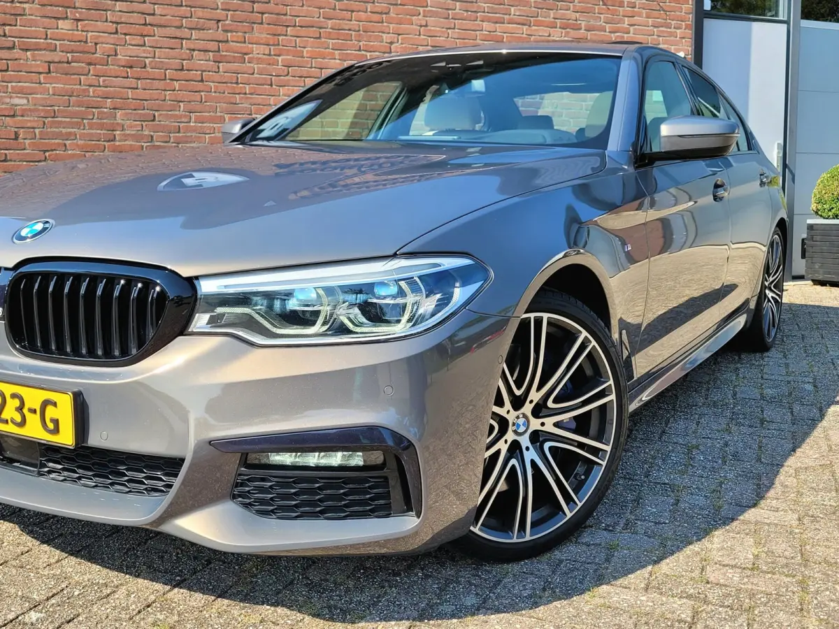 540i M-sport, Schuifdak, ACC, Trekhaak, VOL! (1e Eig. NL NAP) - Alvit Grau