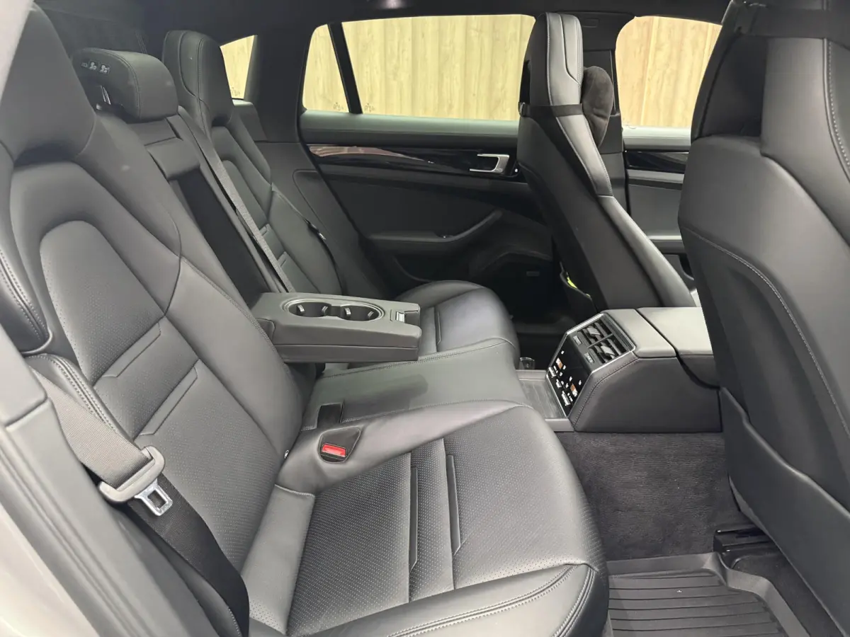 2.9 4 E-Hybrid P Approved 03-2028