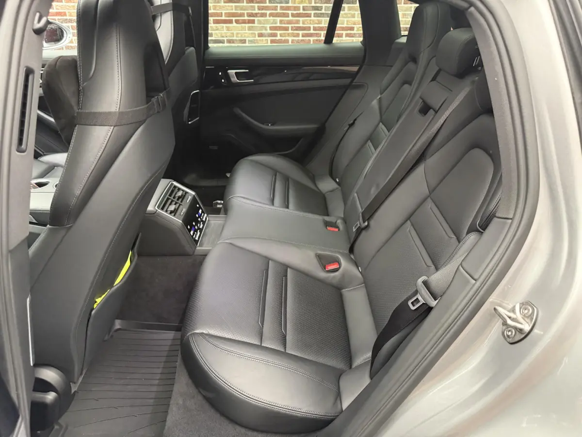2.9 4 E-Hybrid P Approved 03-2028