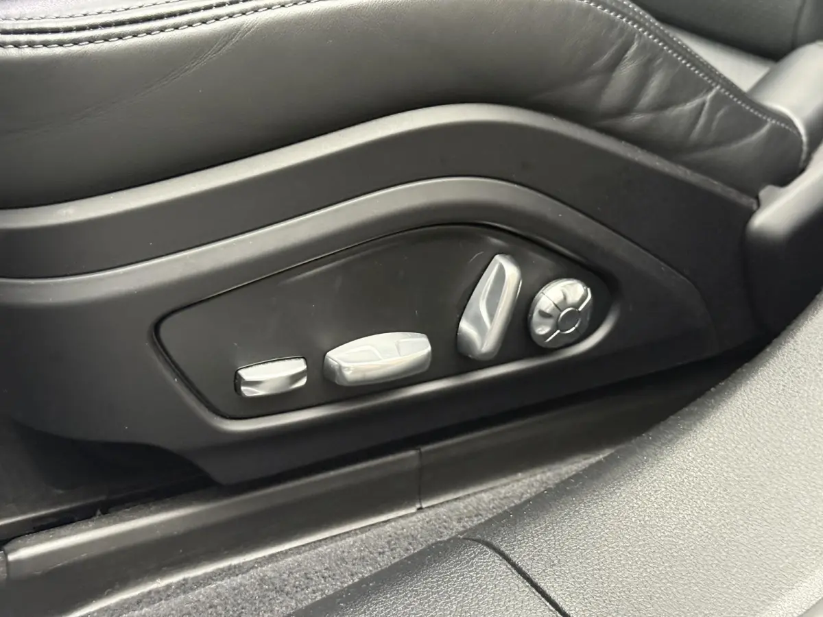 2.9 4 E-Hybrid P Approved 03-2028