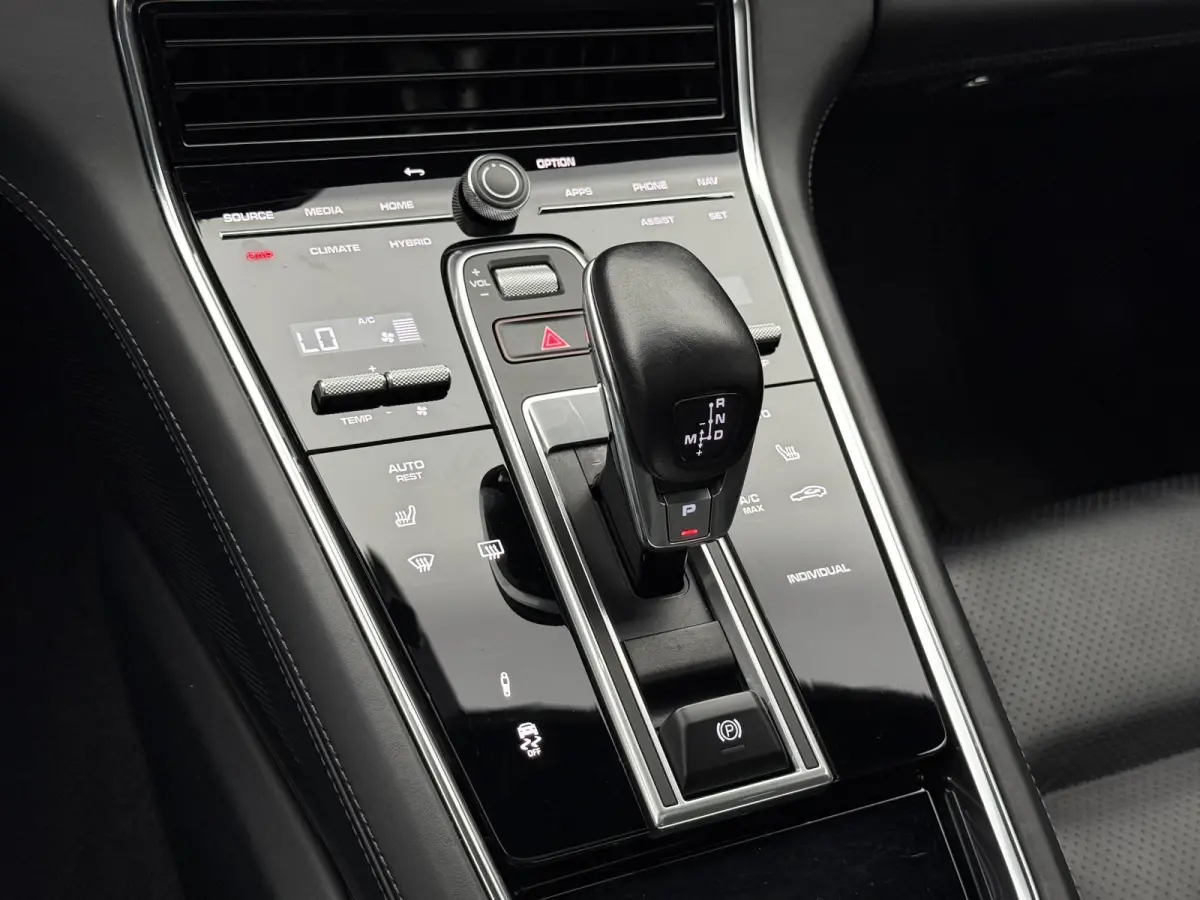 2.9 4 E-Hybrid P Approved 03-2028